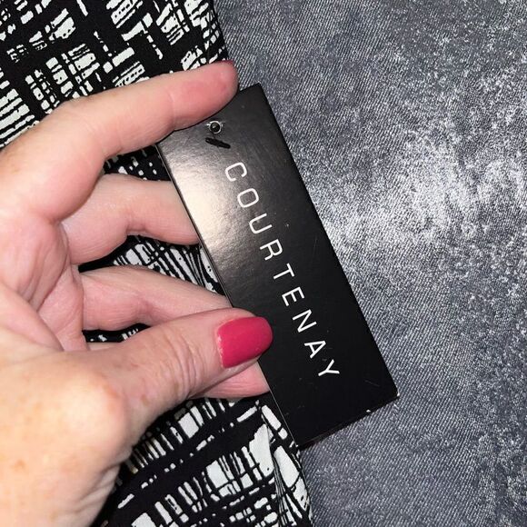 Courtenay black & white pull-in pants 16W NWT - Picture 5 of 8